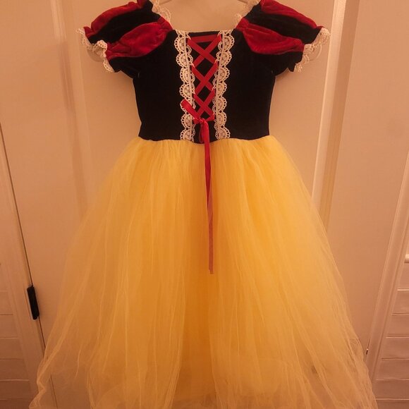 Trish Scully Snow White Princess Dress Costume Size 6 - Worn once - EUC - Picture 1 of 7